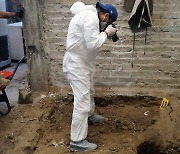 멕시코 연쇄살인범 집에서 17명 유골이..경찰 아내도 살해