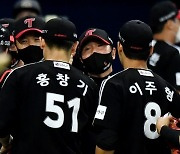 [ST포토] 류지현 감독, '홍창기 결승타 칭찬해'