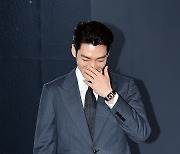 [T포토] 김우빈 '부끄부끄'