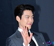 [T포토] 김우빈 '힐링 스마일'