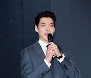 [T포토] 김우빈 '오랜만에 인사드려요'