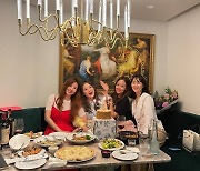 소유진·박솔미, '절친' 심진화 생일 맞아 풍성한 파티..세상 행복해