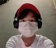 '트롯 요정' 정동원, 저녁운동 때도 명품 헤드셋은 포기 못해[TEN★]