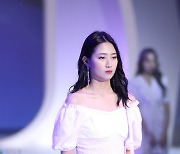 [포토]'밀리유미유 패션쇼' 모델 김서희, 청순한 화이트 패션
