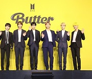 BTS '버터' 빌보드 3주 연속 1위..한국 가수 최초