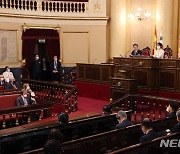 스페인 상원의사당서 답사하는 문재인 대통령