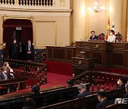 스페인 상원의사당서 답사하는 문재인 대통령