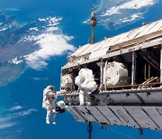 우주에서 영화 촬영하는 러시아 "NASA와 협력할 수 있다"