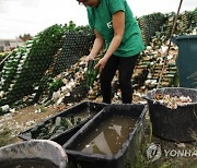 KOSOVO PHOTO SET GLASS RECYCLING