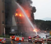 이천 물류센터 전층 불.."주변으로 확대 저지"