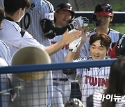 타격감 회복 신호탄 LG 이형종 '2홈런 4타점' 활약
