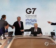 G7 지목에 문대통령 '함박미소' 왜?..靑 "K방역 찬사"