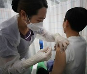 백신접종 급증 속 이상반응도 ↑..사망 29명·인과성 미확인