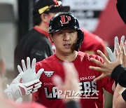 SSG, 역대 3호 '4타자 연속 홈런'..한화전 역전승