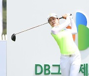 '버디 8개' 박민지, 한국여자오픈 3R 단독 선두..시즌 5승 도전