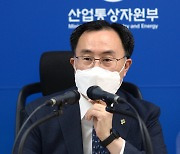 문승욱 장관, 체코 날아가 "韓 원전 안전성·우수성 보여주겠다" 홍보