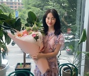 '연하 의사♥' 이정현, 몸집보다 큰 꽃다발 자랑 "넘 감사해용"