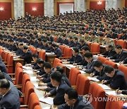[2보] 김정은, 현 난국 반드시 극복 선서..당 전원회의 폐회