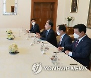 문승욱 산업장관, 체코 총리와 면담