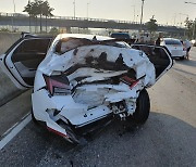 인천 제2경인고속도로서 차량 3대 추돌..3명 부상
