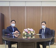 박범계-김오수, 휴일 90분 회동.. 검찰 중간급 간부 인사 논의