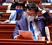 민주, 당헌·당규 '아전인수' 갈등 격화..22일 의총서 '경선 연기' 논의