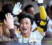 '결승 투런포' 김하성 "내 야구 인생 톱3 안에 드는 최고의 순간"
