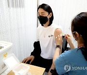 도쿄올림픽 30여일..선수들 백신 접종