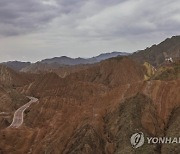 CHINA LANDMARK MOUNTAINS GEOLOGY