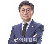 [만났습니다]①"코로나 국산 백신, 비교임상 해도 수출될 것"