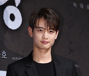 '샤이니' 민호, 20일 조부상.."슬픔 속에 빈소 지켜"