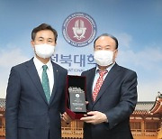 '스타 수의사' 윤신근 박사, 모교 전북대 5억 또 기부