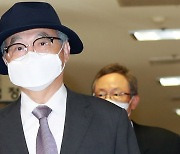 [속보] '부하직원 강제추행' 오거돈 징역 7년 구형