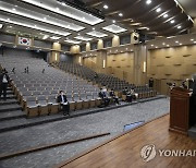 '아동학대범죄와 양형' 심포지엄 참석한 김영란 위원장