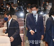 [포토]'의원총회 참석하는 송영길 대표'