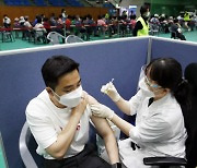 당국 "백신접종 완료하면 변이 감염·중증진행 억제"