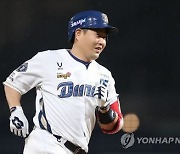 '시즌 17호' 양의지, 홈런 레이스 단독 선두