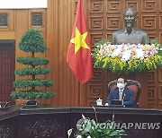 베트남 총리와 환담하는 정의용 외교부 장관