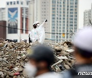 경찰 "광주 붕괴 건물 'V자' 형태로 무너져..부실공사 증거"