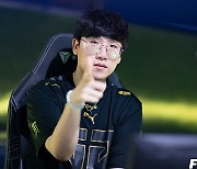 [포토] LCK 경기 준비하는 젠지 e스포츠 '룰러' 박재혁