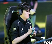 [포토] LCK 경기 전 손 녹이는 '라스칼' 김광희