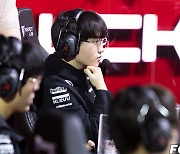 [포토] LCK 경기 밴픽 중인 '케리아' 류민석