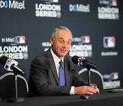 투수들 불만 속출하는데.. MLB 총재 "이물질 단속 아주 순조롭다"