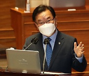 Korean PM to ask for speedy approval of idled new reactor Shin Hanwool 1