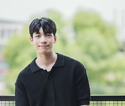 '미드나이트' 위하준 "두 얼굴 연쇄살인범 표현하려 13kg 감량"[EN:인터뷰①]