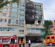 부산 빌라서 '펑' 폭발음과 함께 화재..2명 숨진 채 발견