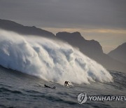 SOUTH AFRICA BIG WAVE SURFING