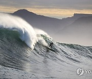 SOUTH AFRICA BIG WAVE SURFING