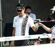 [포토] 김형성 '아내의 응원을 받는다'