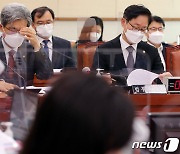 자료 살펴보는 박범계 장관·김상환 법원행정처장